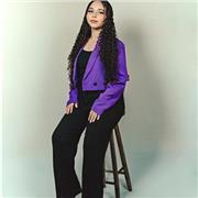 Brasileira nativa dá aulas de português para estrangeiros com método prático e conversação